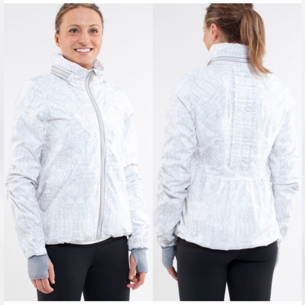 Lululemon Hustle Jacket in Print, White / Reflective Glacier Ice